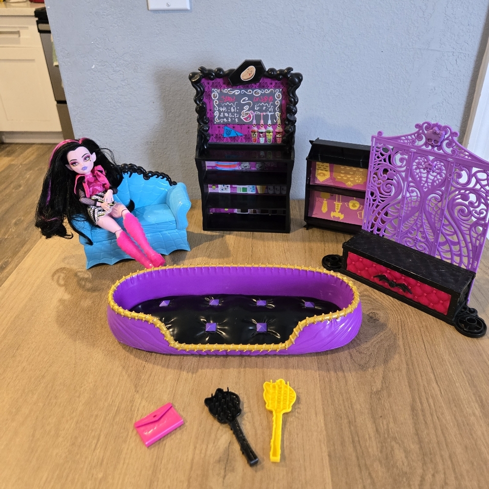 Monster High Doll Furniture bundle